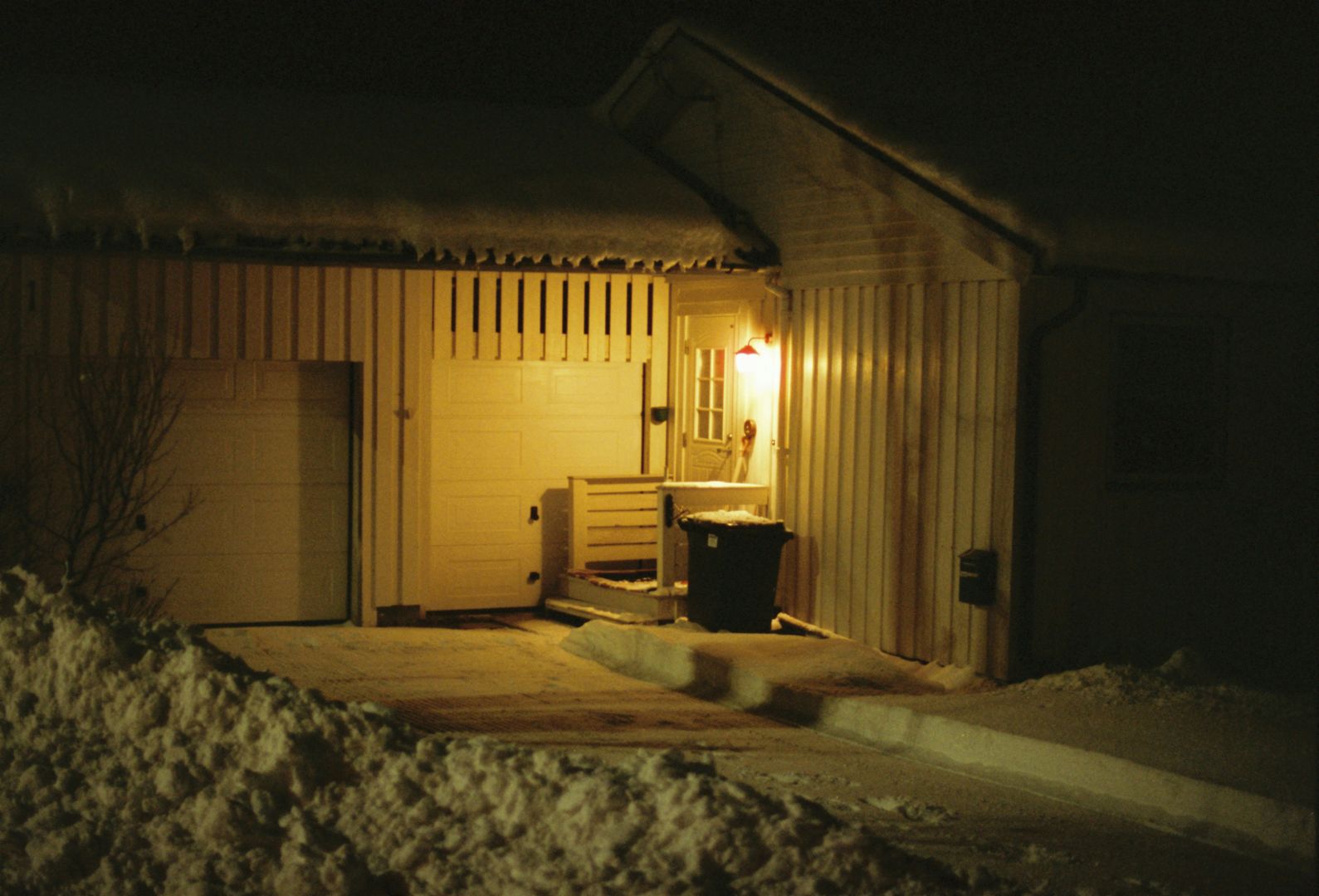 porch light on side of house