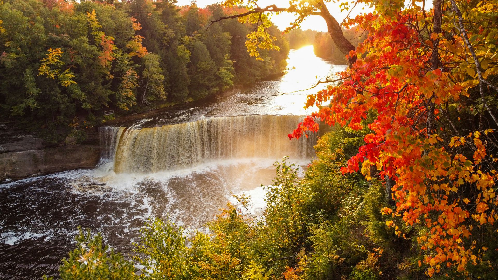 (Tahquamenon Falls)